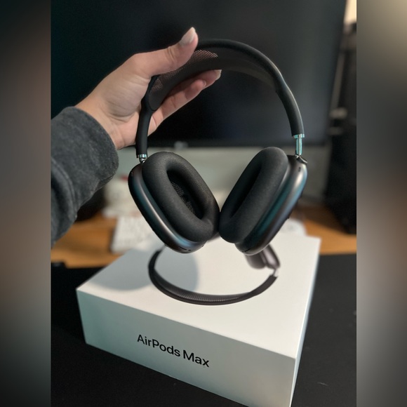Airpods Max Black Week